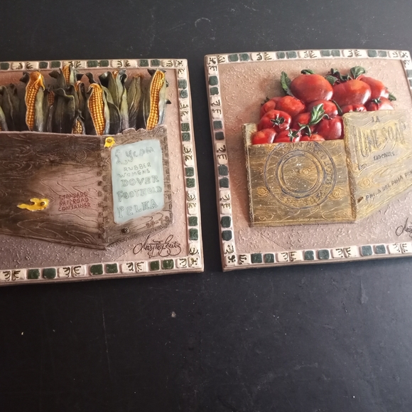 Mary Beth Zeitz Original Ceramic 5.25" Tomatoes & Corn Wall Plaques Set of 2 - Picture 7 of 7